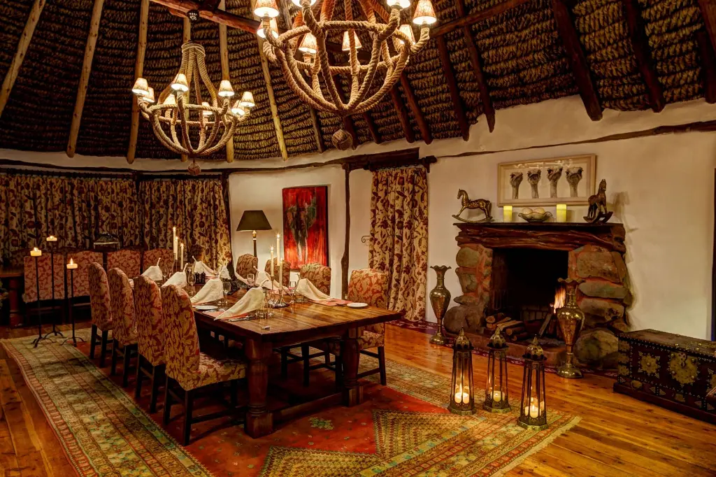 laragai_house_-_dining_room1-scaled.webp