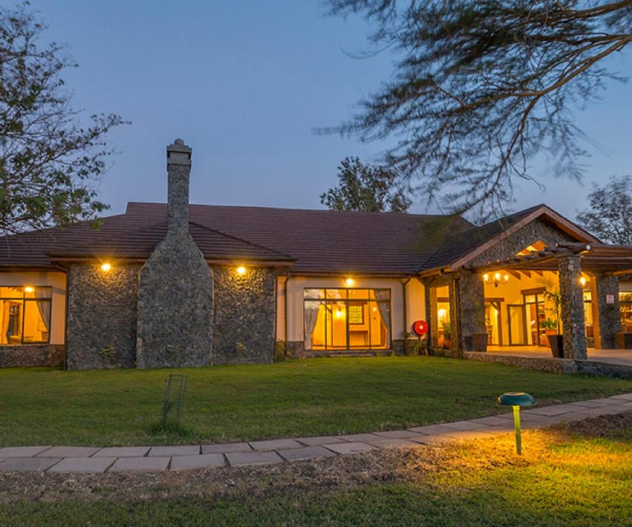 Sweetwaters Serena Safari Camp