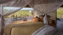 Elsa-s-Kopje---accommodation---family-cottage---master-bedroom.webp