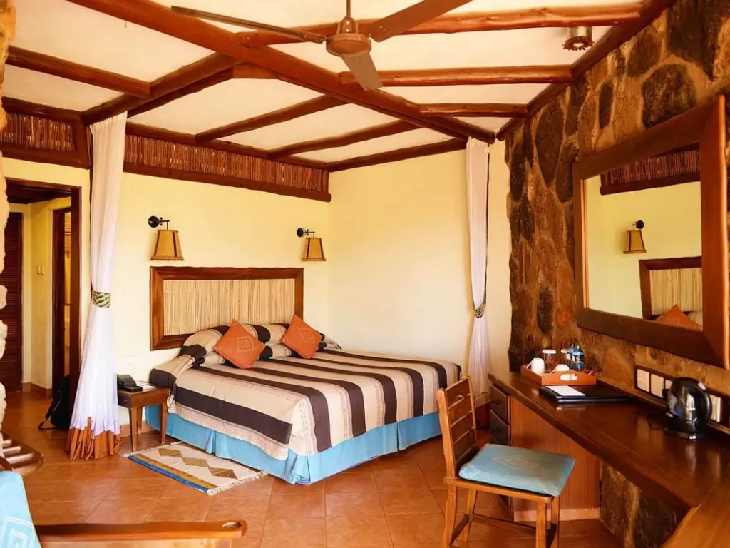standard-bedroom-at-kilaguni-serena_standard (1).webp